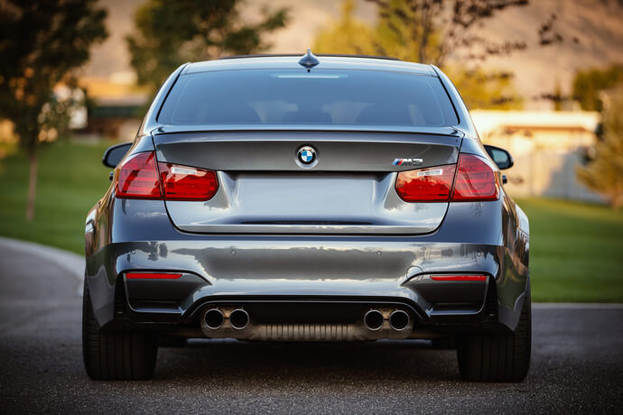 我想辦汽車借款免留車，我的職業是軍公教，想借大筆金額，可以借嗎？